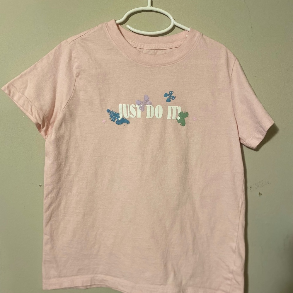 Girls pink Nike t-shirt